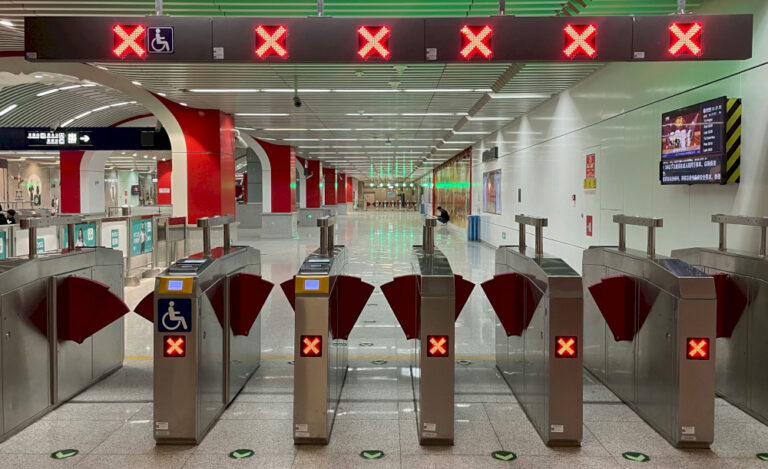 Beijing News: Gangguan kereta bawah tanah dan penutupan taman