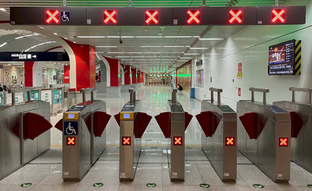 beijing-news:-gangguan-kereta-bawah-tanah-dan-penutupan-taman